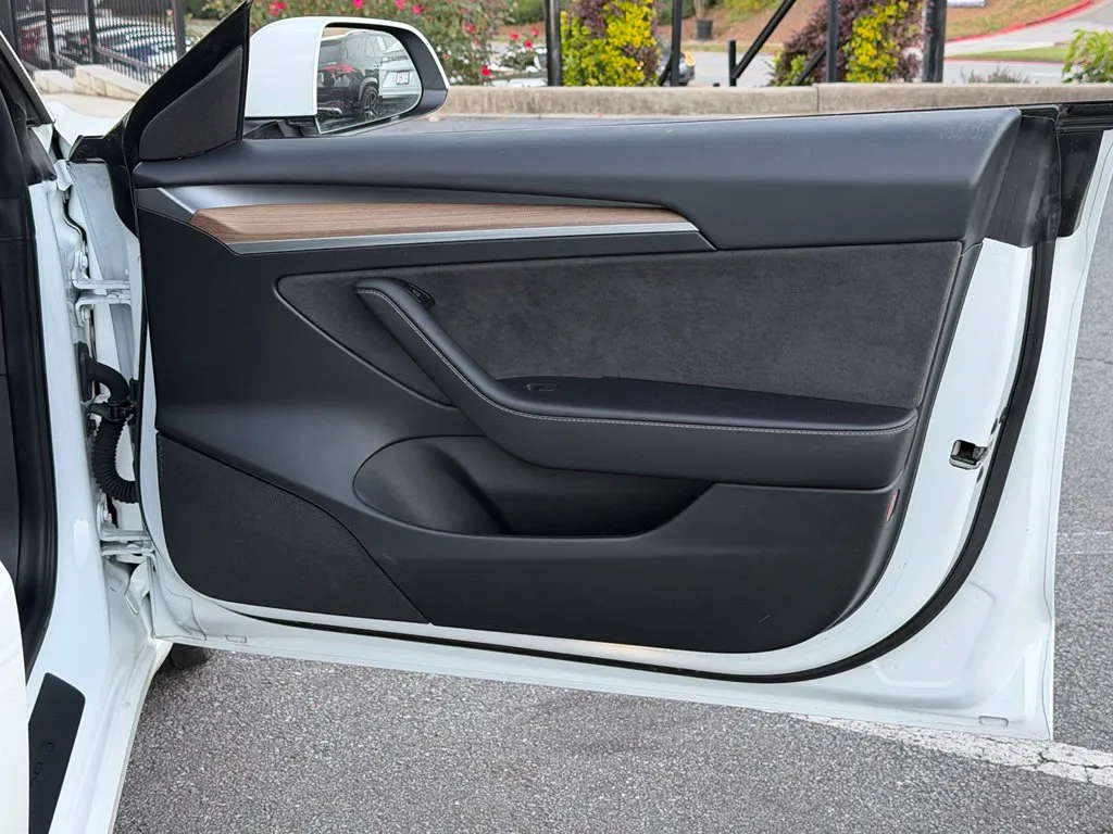 Tesla Model 3 photo 34