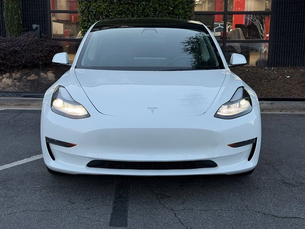 Tesla Model 3 photo 3