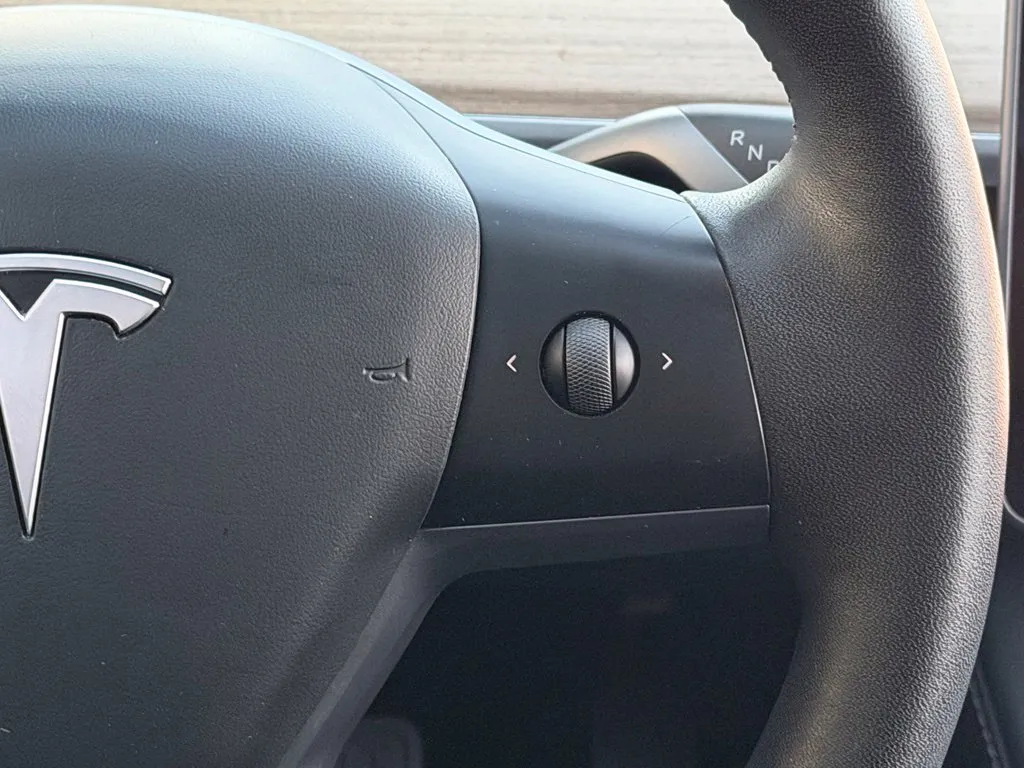 Tesla Model 3 photo 43
