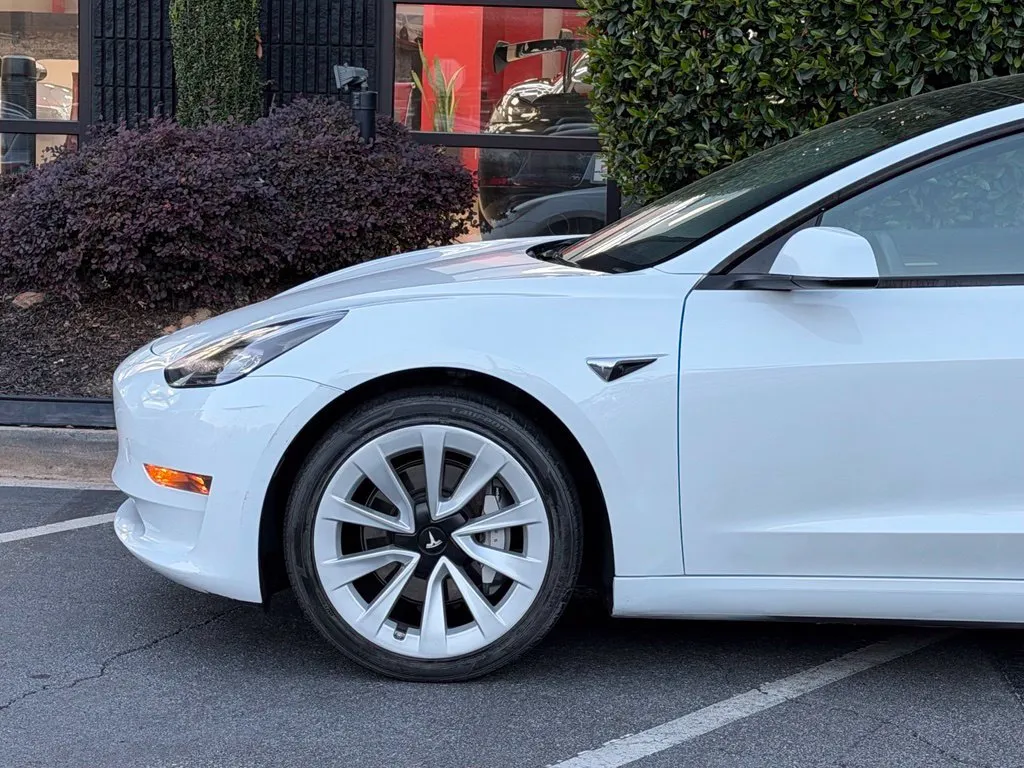 Tesla Model 3 photo 10