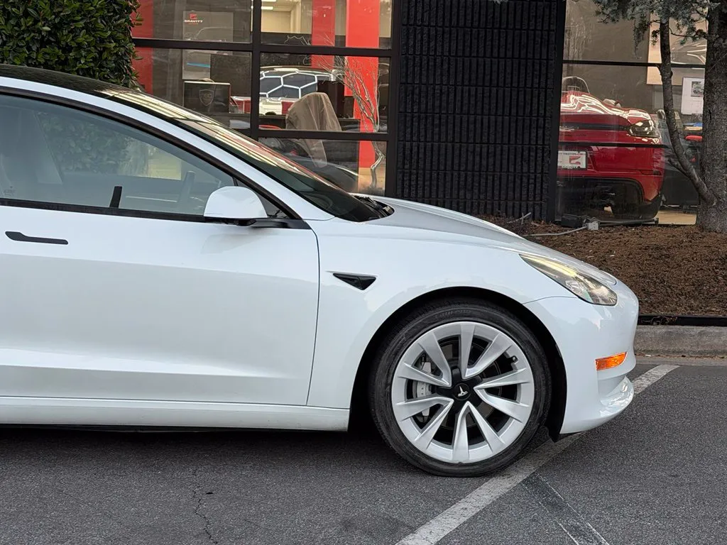 Tesla Model 3 photo 22