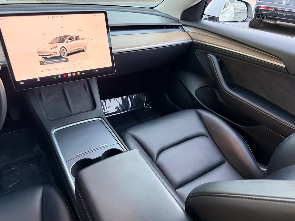 Tesla Model 3 photo 40