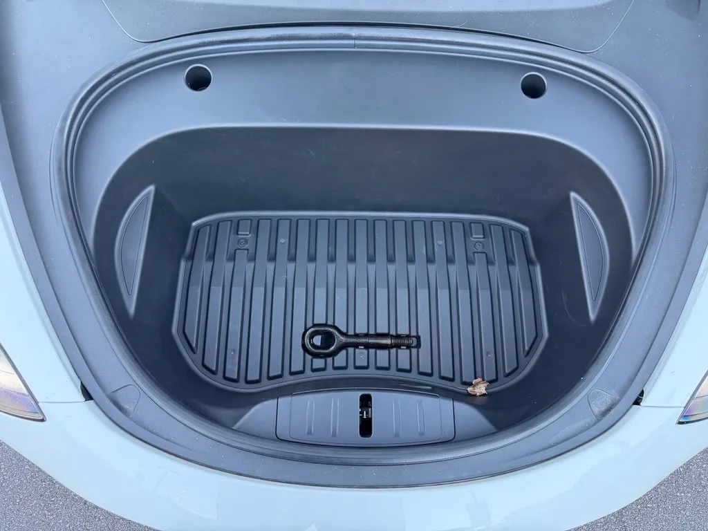 Tesla Model 3 photo 6