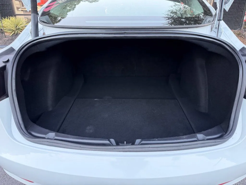 Tesla Model 3 photo 17