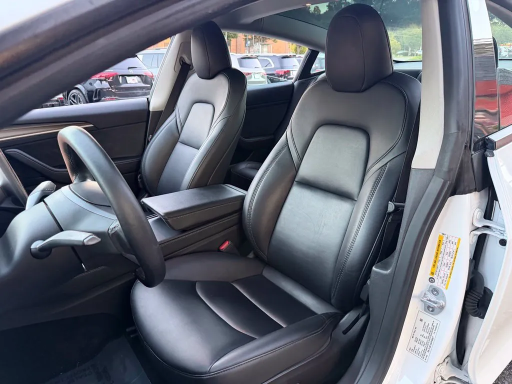 Tesla Model 3 photo 25