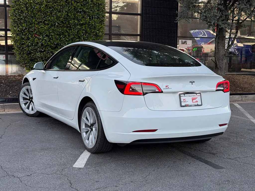 Tesla Model 3 photo 18
