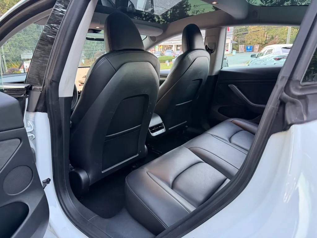Tesla Model 3 photo 29
