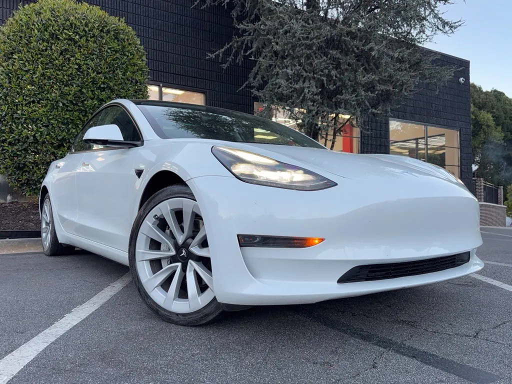 Tesla Model 3 photo 8