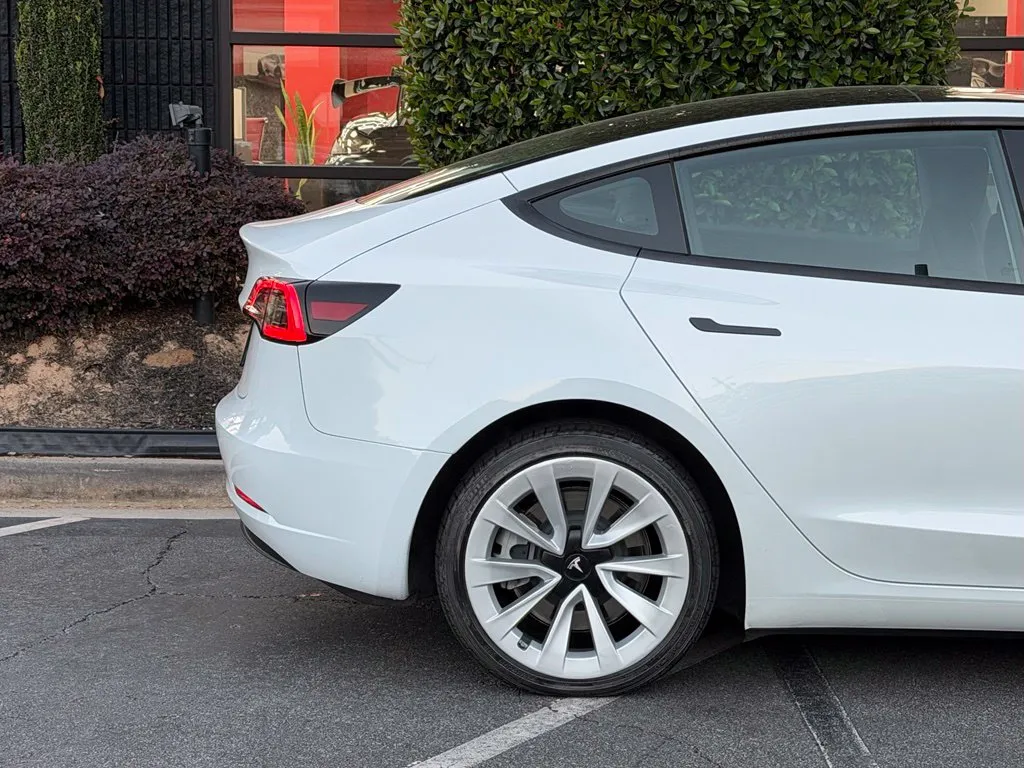 Tesla Model 3 photo 21