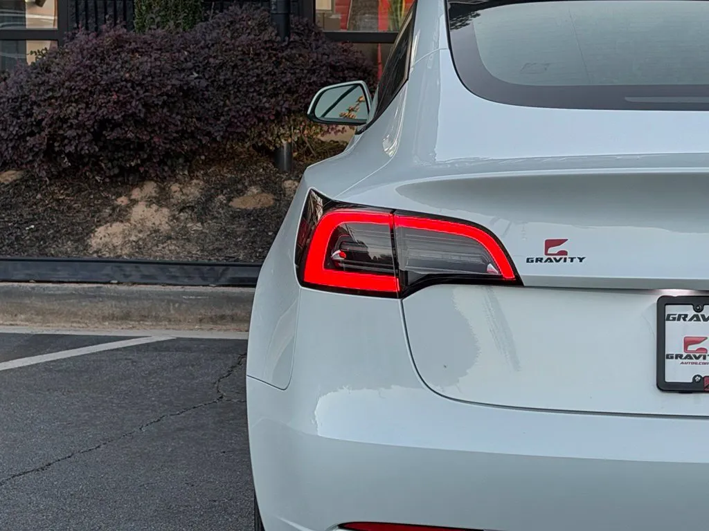 Tesla Model 3 photo 15