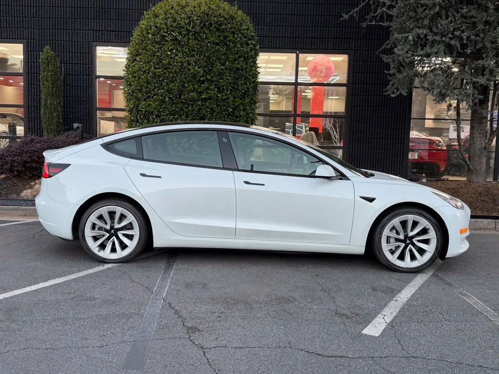 Tesla Model 3 photo 20