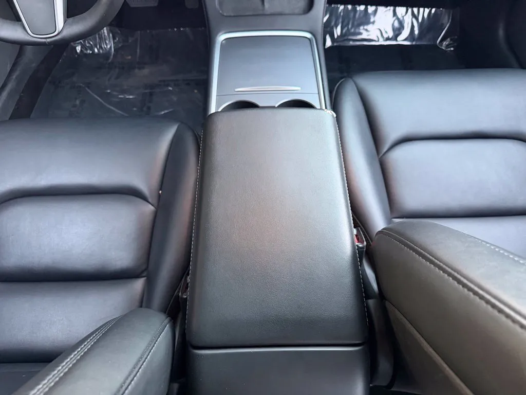 Tesla Model 3 photo 45