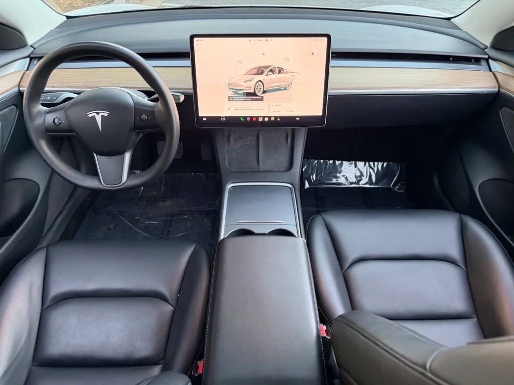Tesla Model 3 photo 38