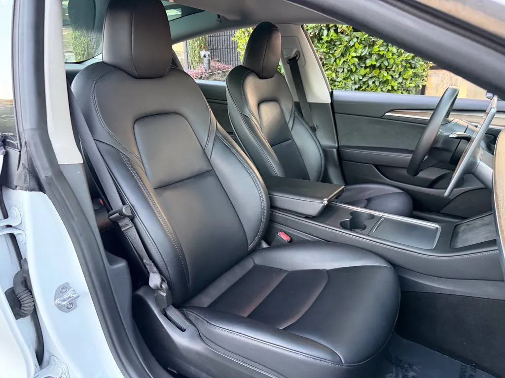 Tesla Model 3 photo 33