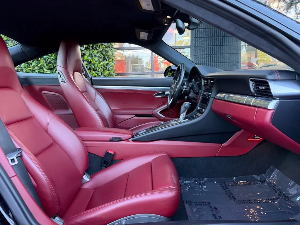 Porsche 911 photo 32