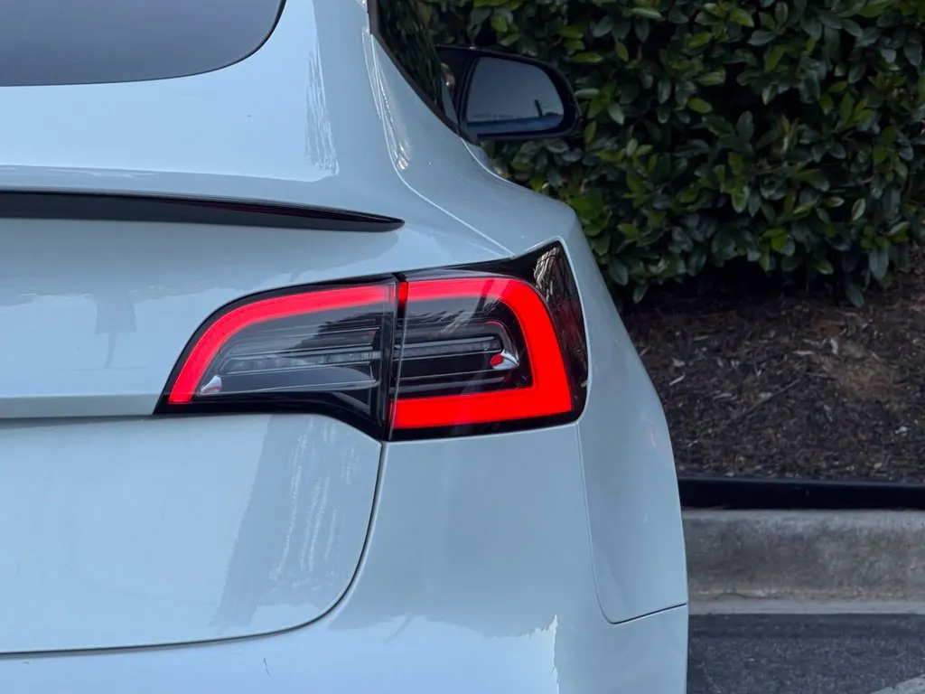 Tesla Model 3 photo 16