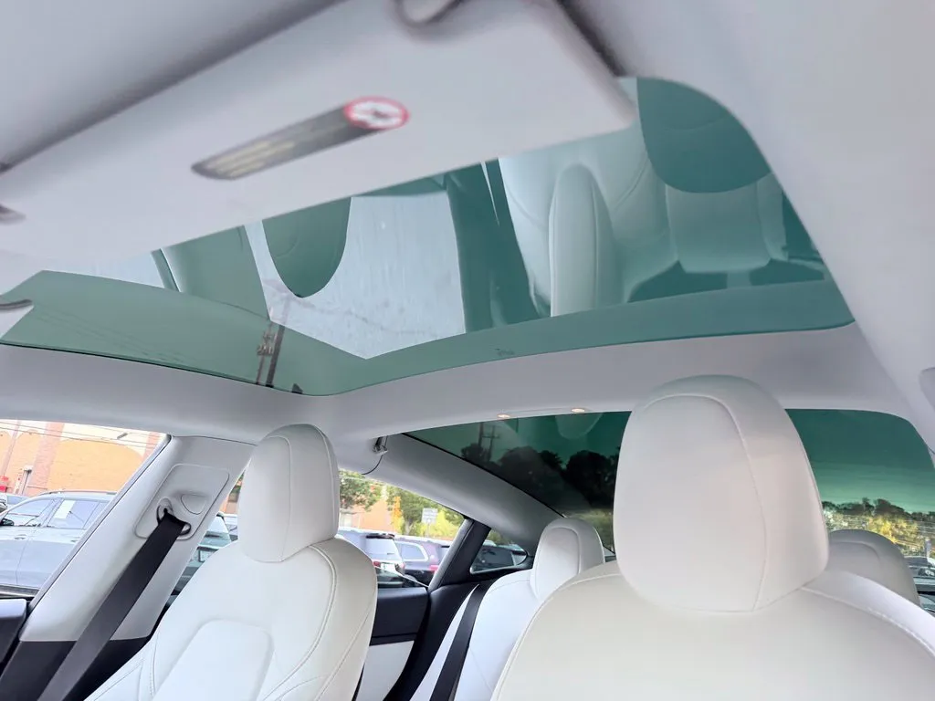 Tesla Model 3 photo 49