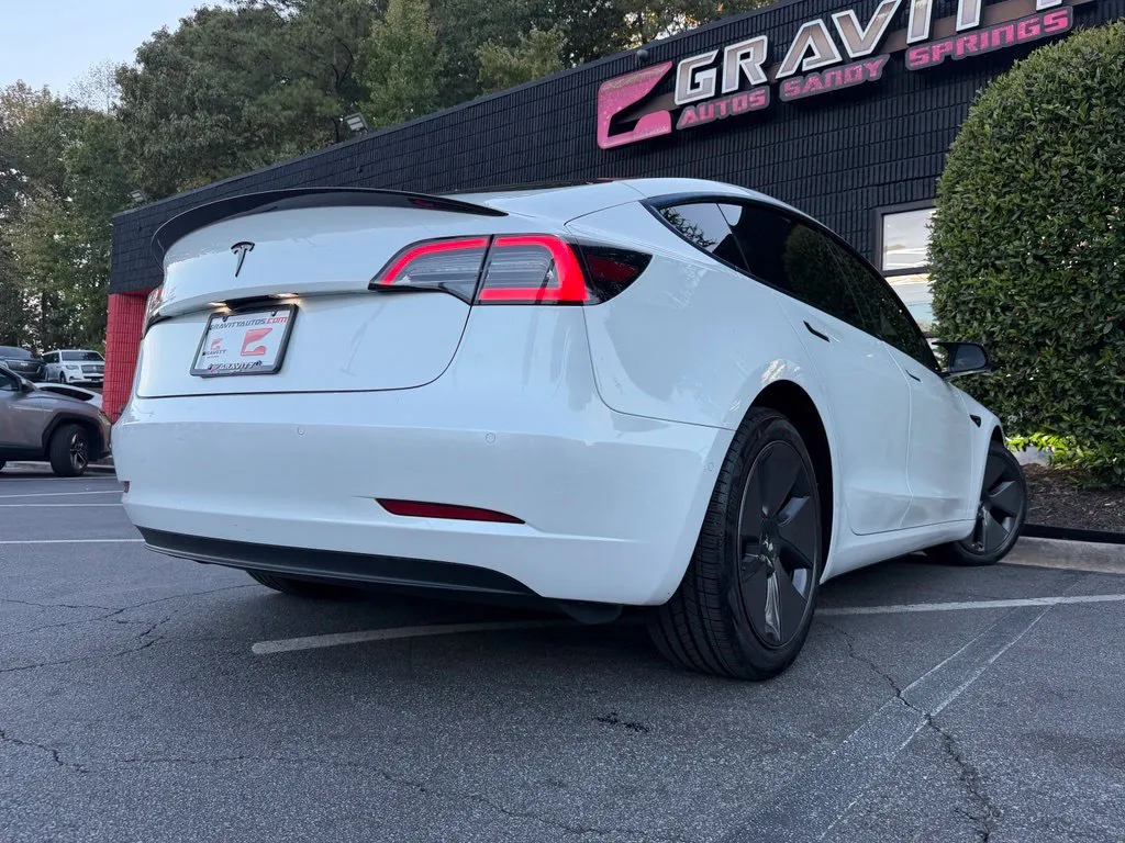Tesla Model 3 photo 13