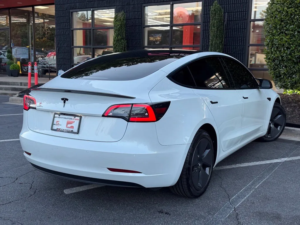 Tesla Model 3 photo 12