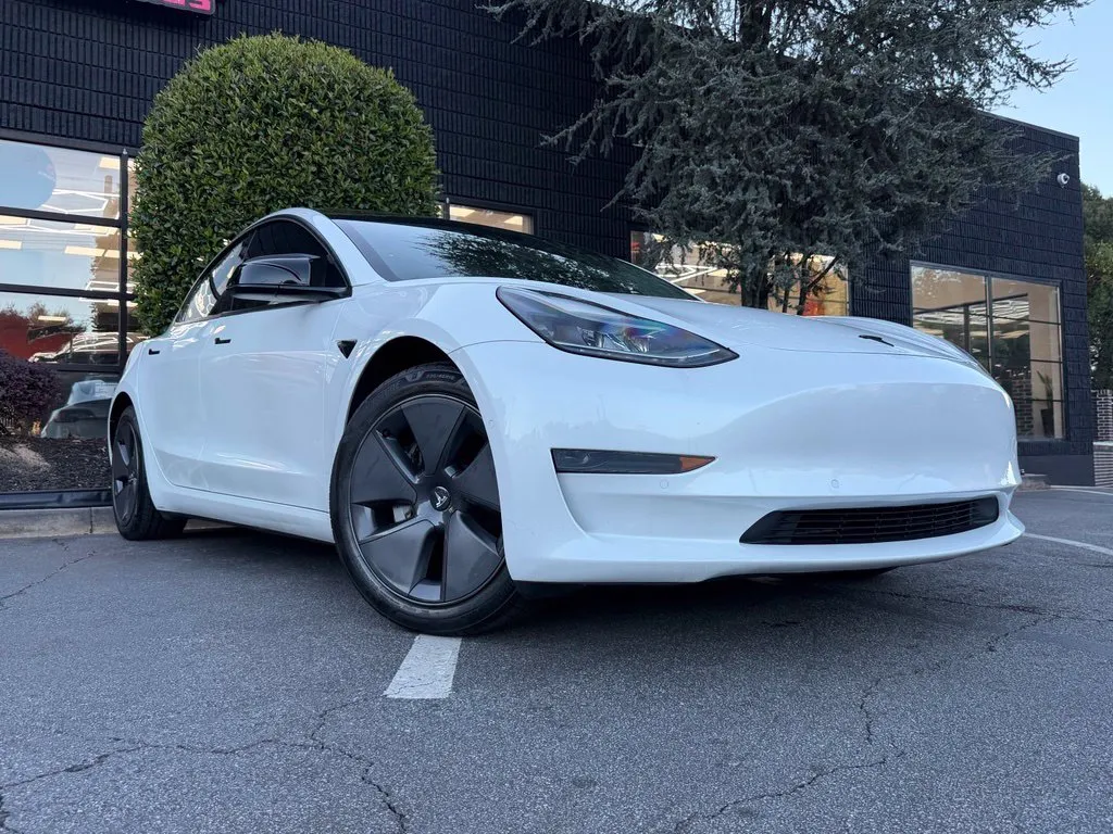 Tesla Model 3 photo 8