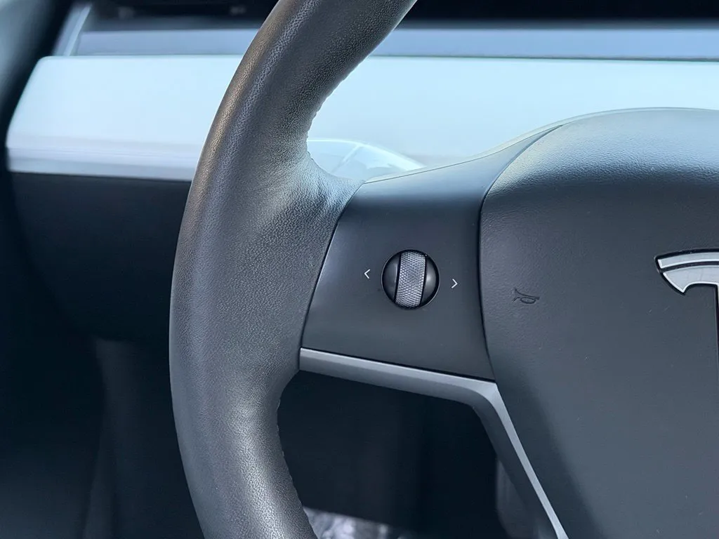 Tesla Model 3 photo 43