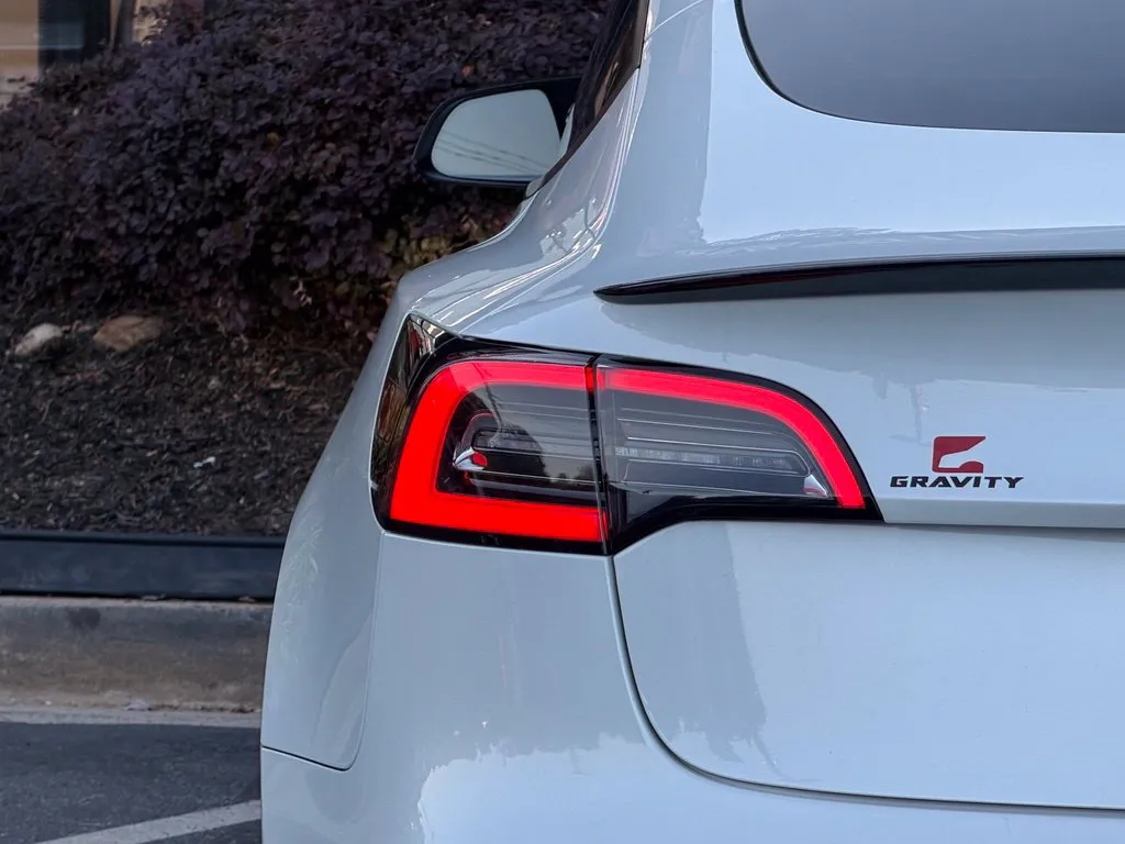Tesla Model 3 photo 15