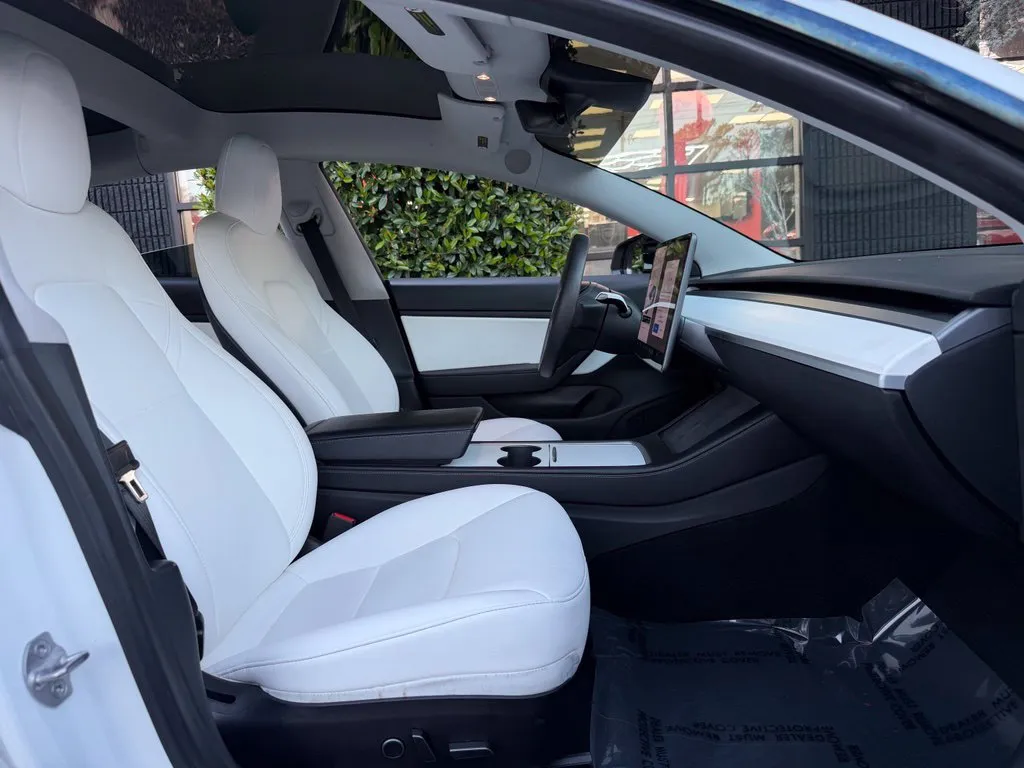 Tesla Model 3 photo 32