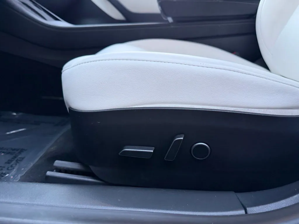 Tesla Model 3 photo 26