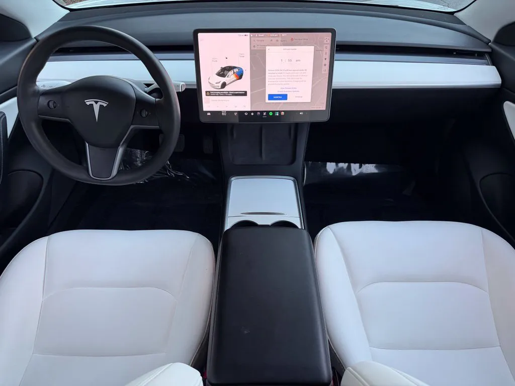 Tesla Model 3 photo 39