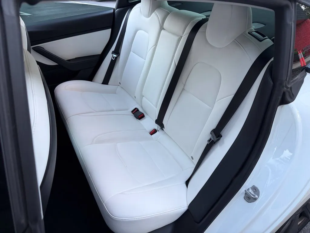 Tesla Model 3 photo 30