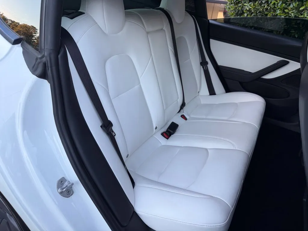 Tesla Model 3 photo 38