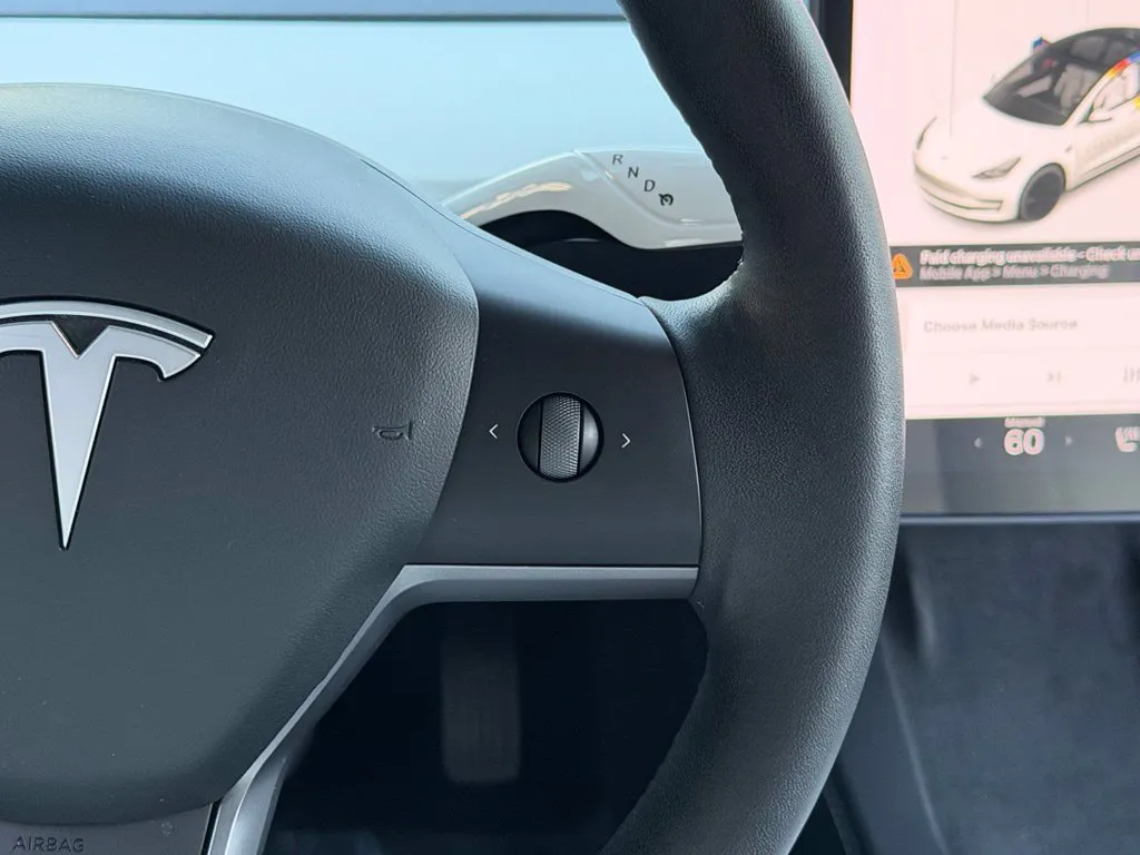 Tesla Model 3 photo 44