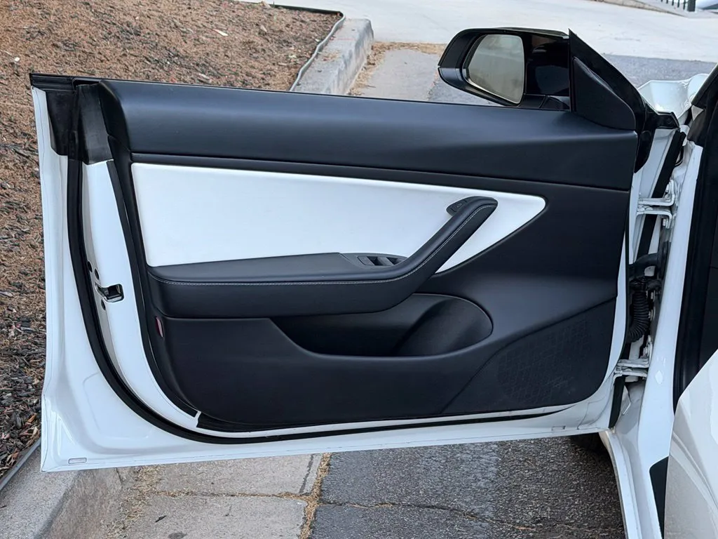 Tesla Model 3 photo 27
