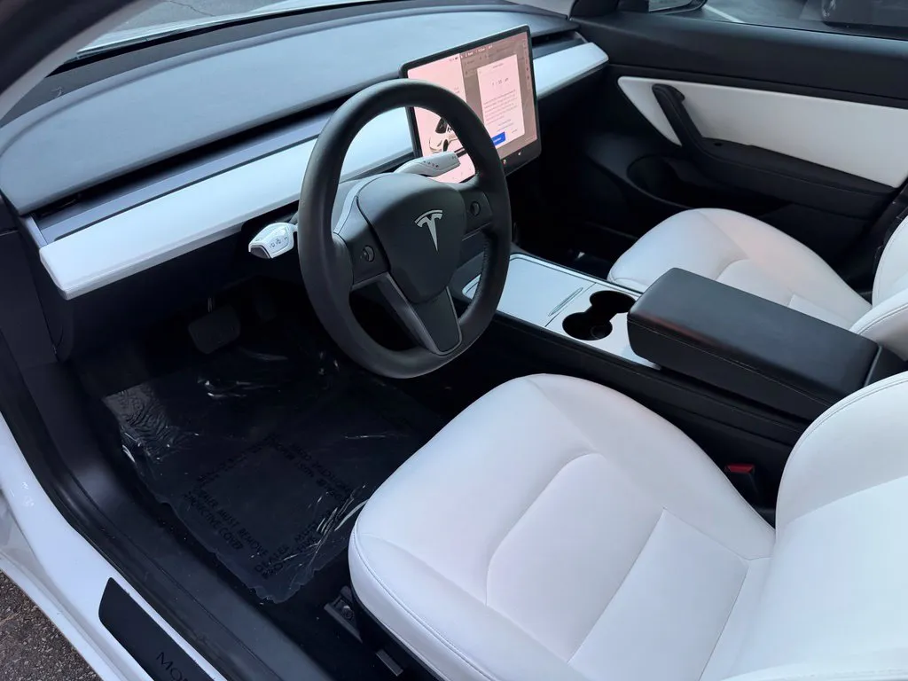 Tesla Model 3 photo 23