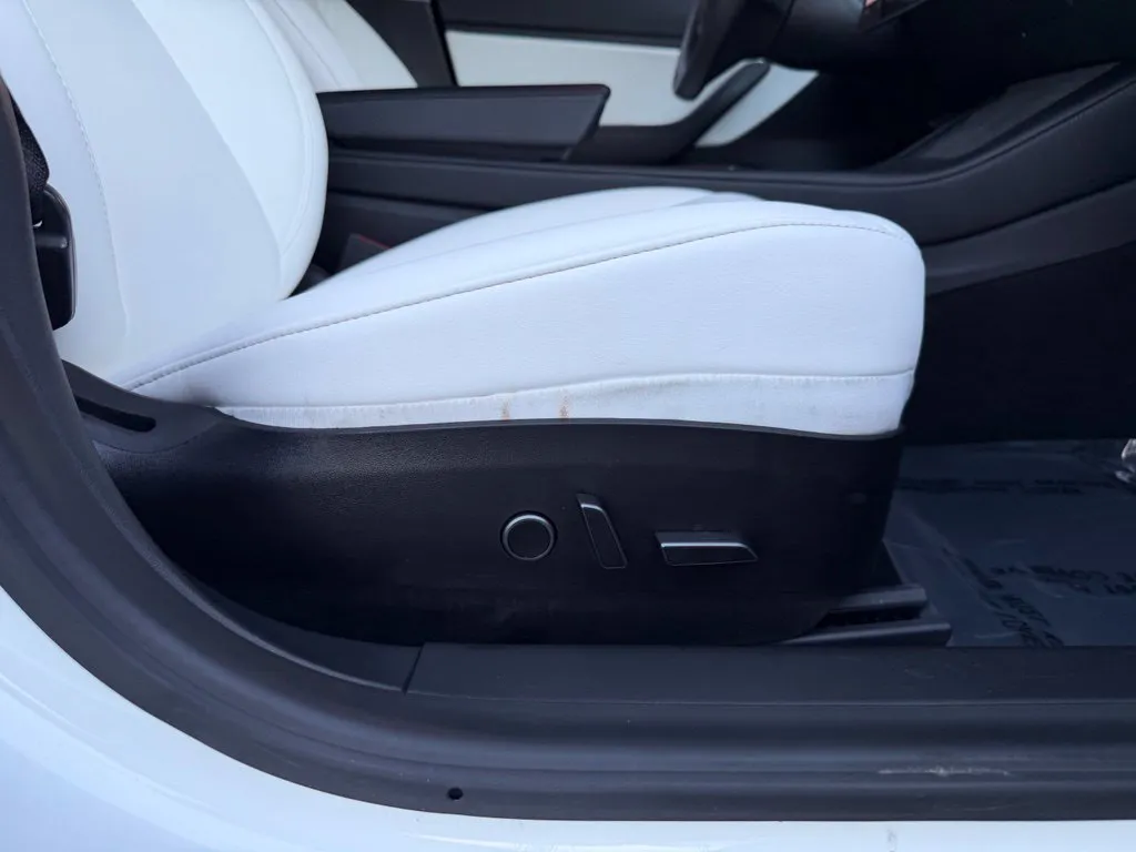 Tesla Model 3 photo 34