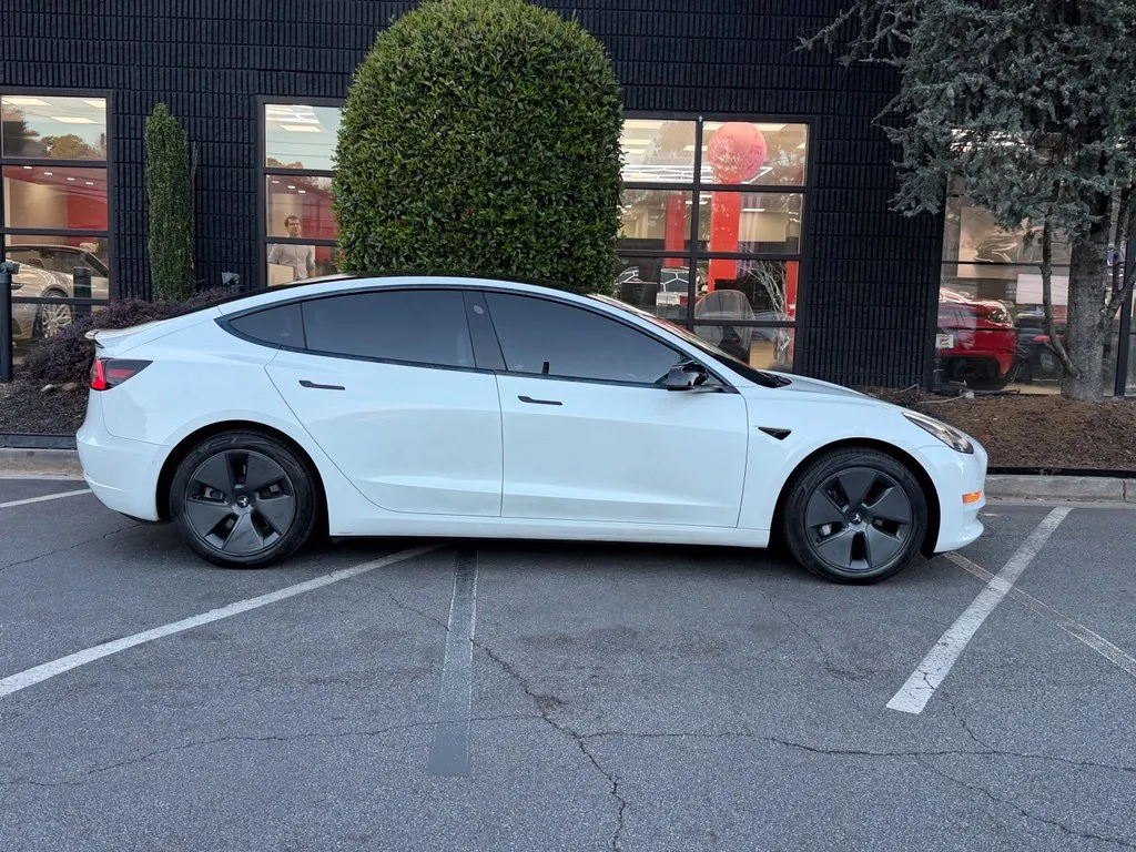 Tesla Model 3 photo 20
