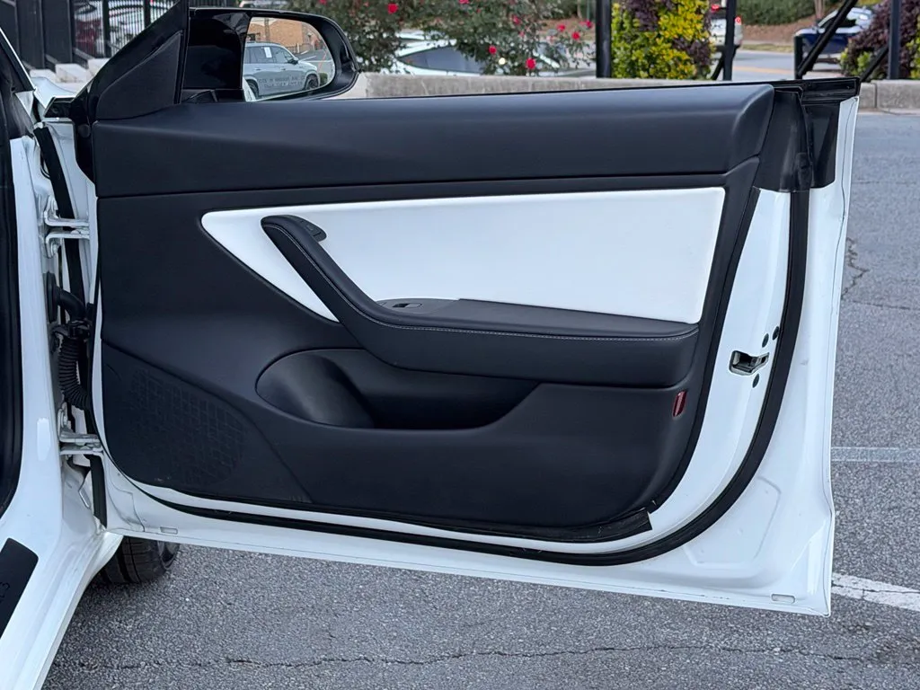 Tesla Model 3 photo 35