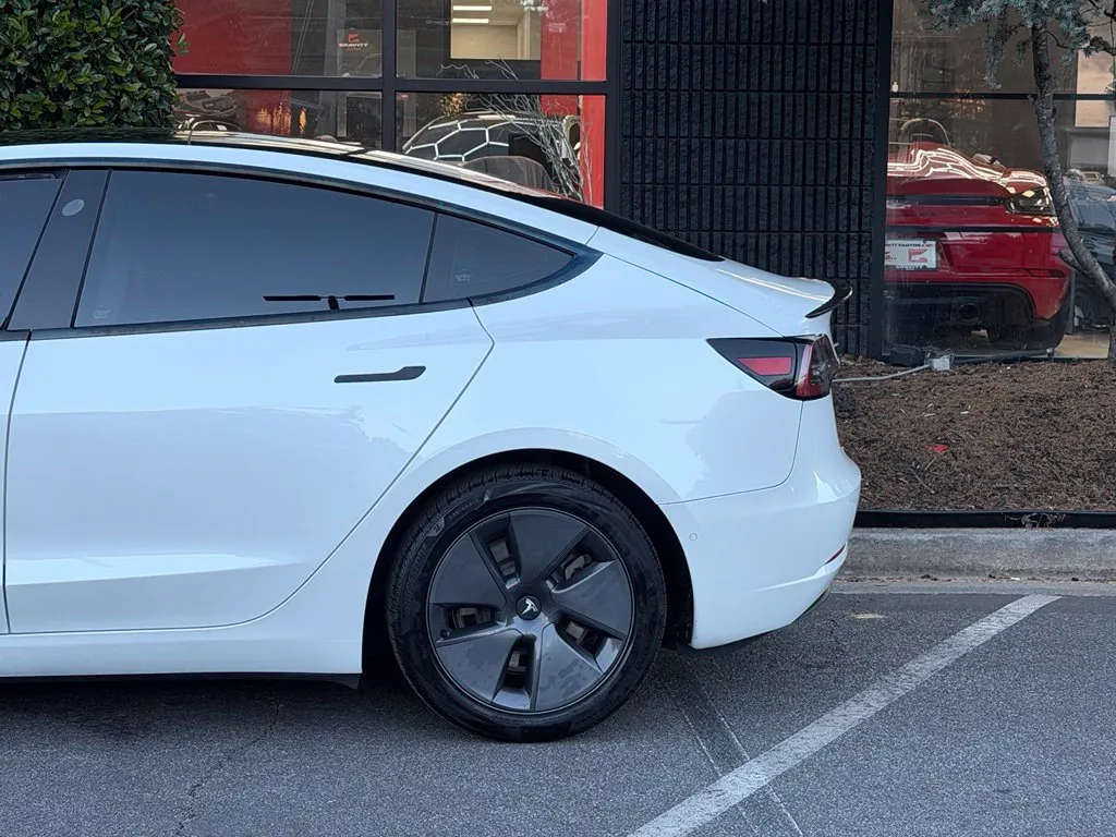 Tesla Model 3 photo 11