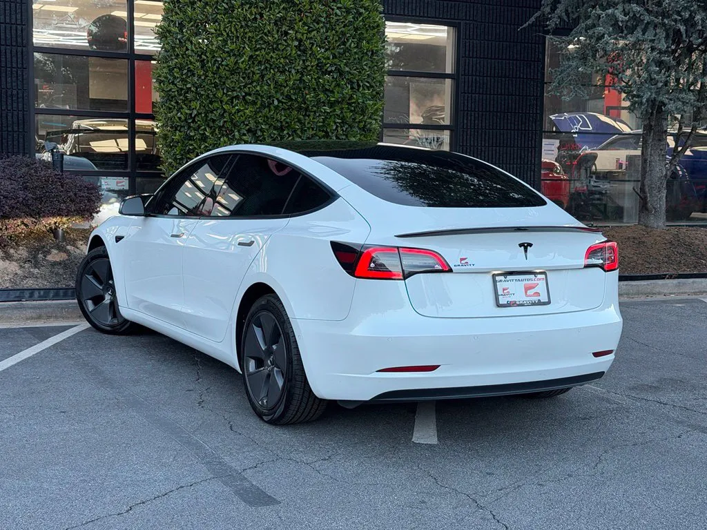 Tesla Model 3 photo 18