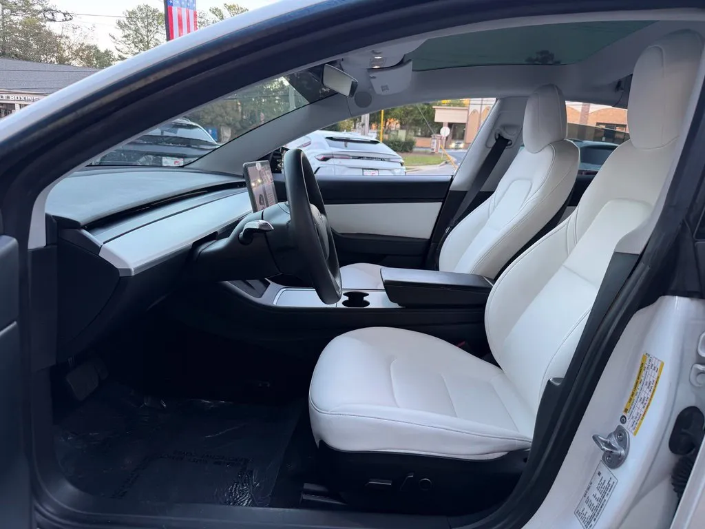 Tesla Model 3 photo 24