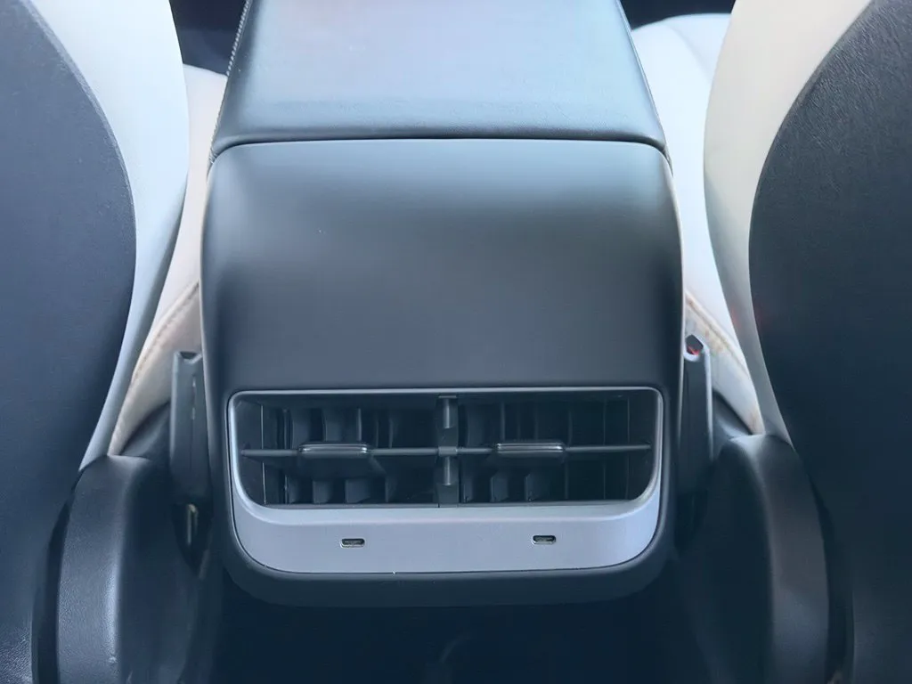 Tesla Model 3 photo 48