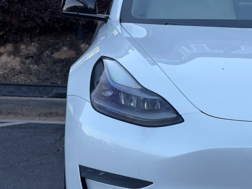 Tesla Model 3 photo 4