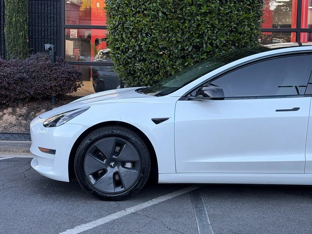 Tesla Model 3 photo 10