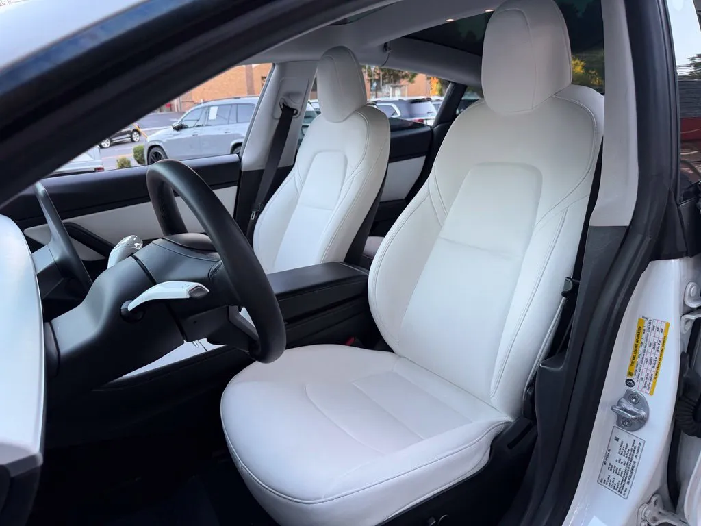 Tesla Model 3 photo 25