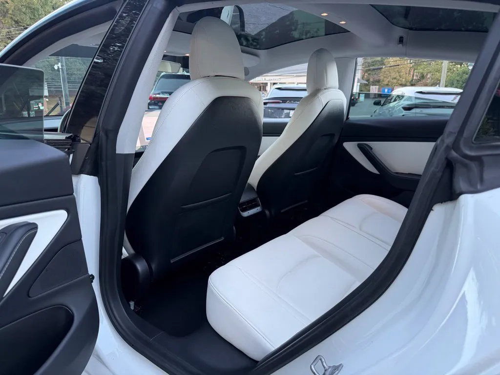 Tesla Model 3 photo 29