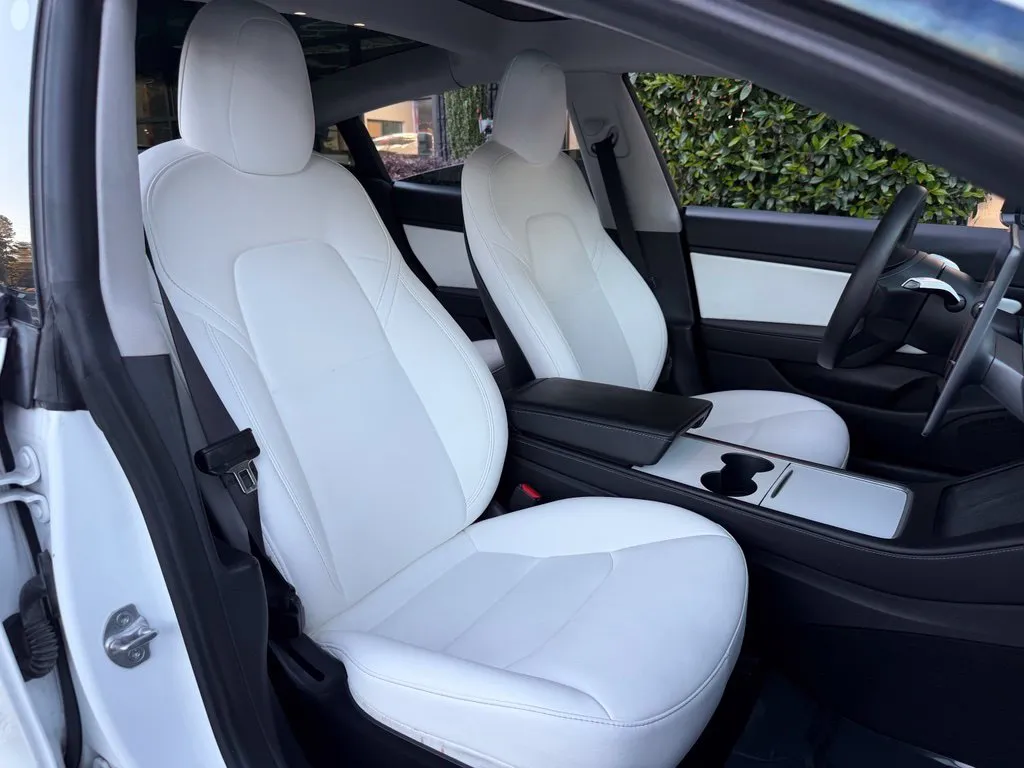 Tesla Model 3 photo 33