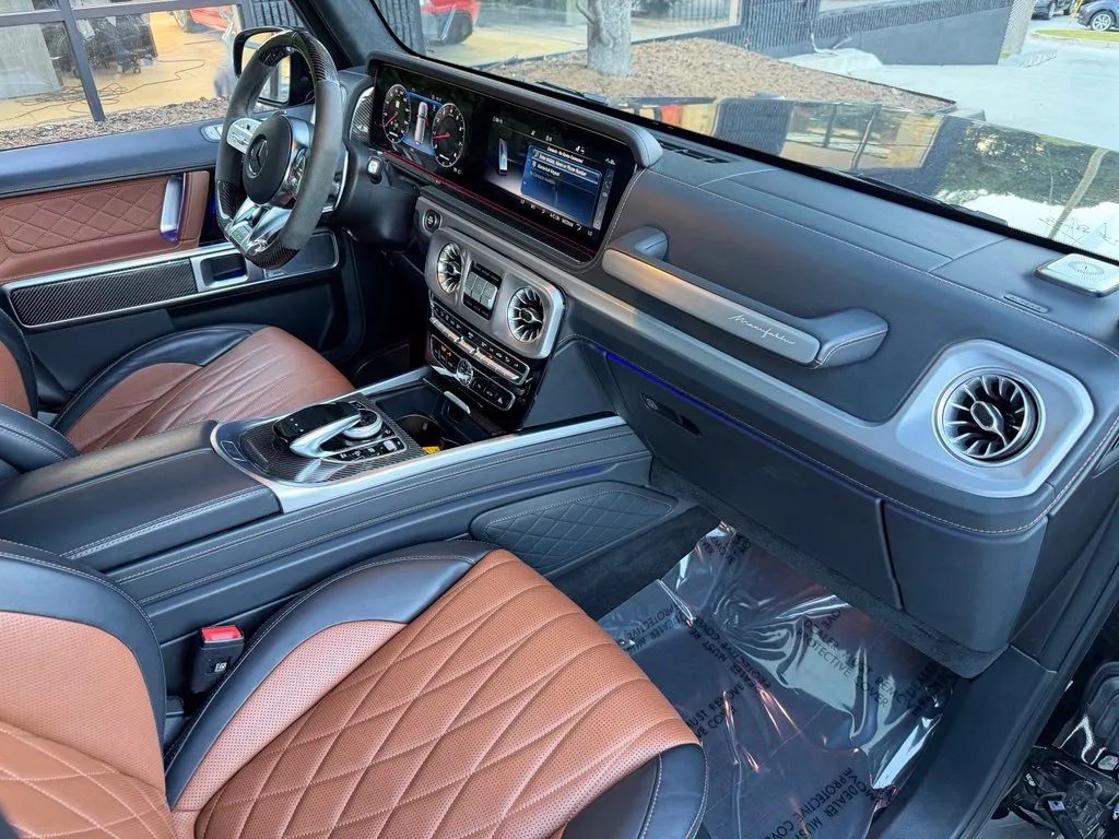 Mercedes-Benz G-Class photo 32