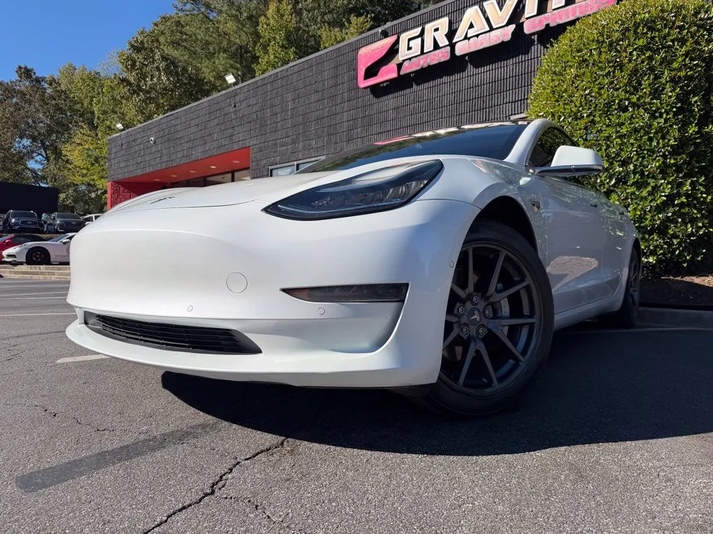 Tesla Model 3 photo 2