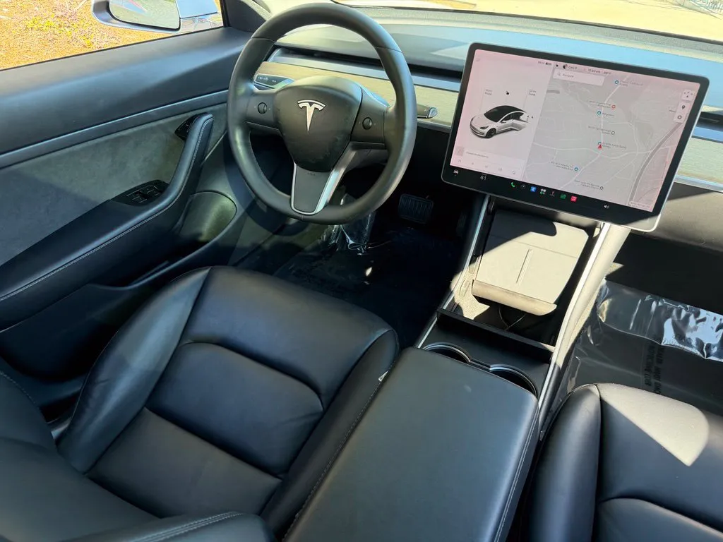 Tesla Model 3 photo 41