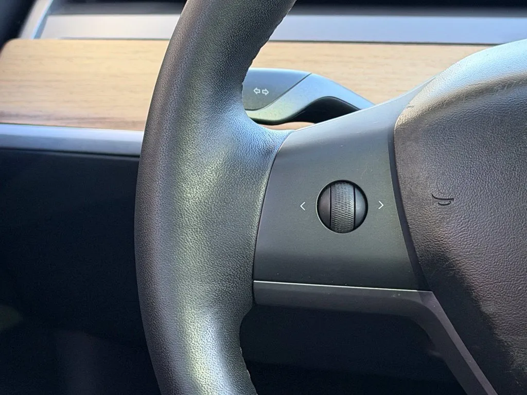 Tesla Model 3 photo 44